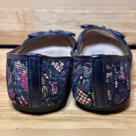 2 PAIR of P & W round toe ballet flats Black & cream lace floral w/ bow 605 - Picture 5 of 14